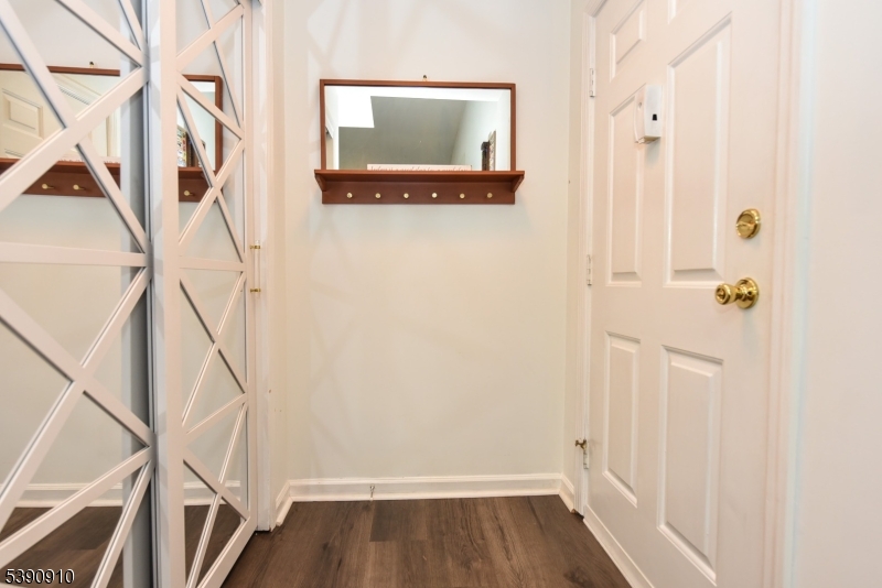 299 Coventry Ct