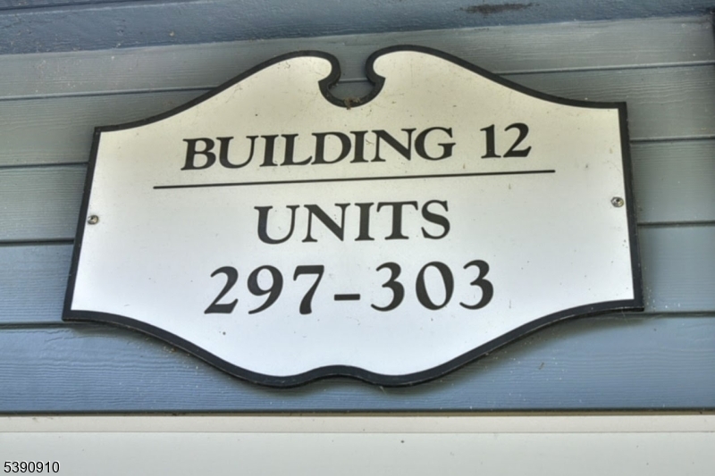 299 Coventry Ct