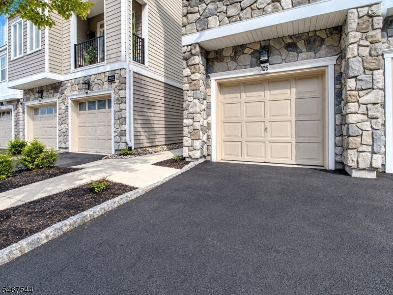 105 George Russell Way