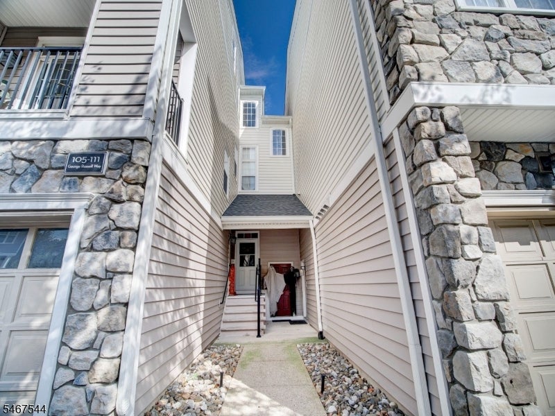 105 George Russell Way