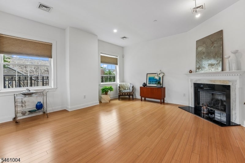 111 Prospect St 4C 4C