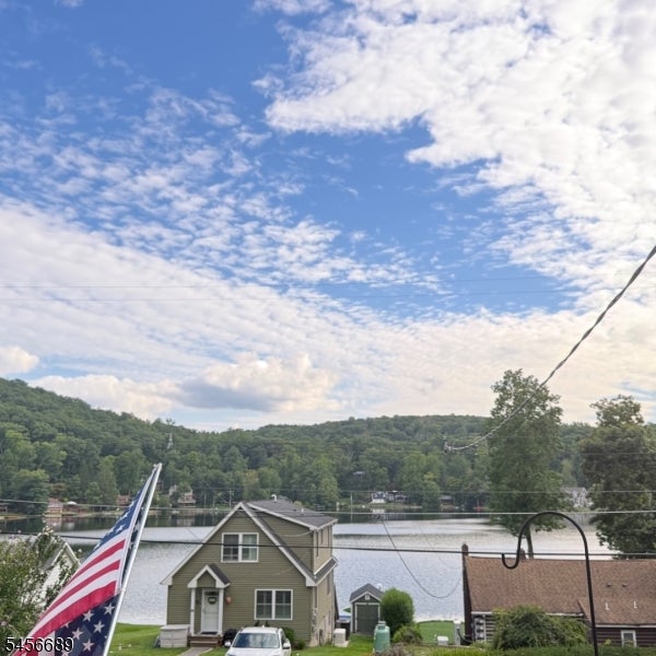 19 Lakeside Dr