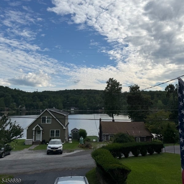 19 Lakeside Dr