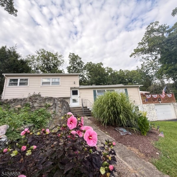 19 Lakeside Dr