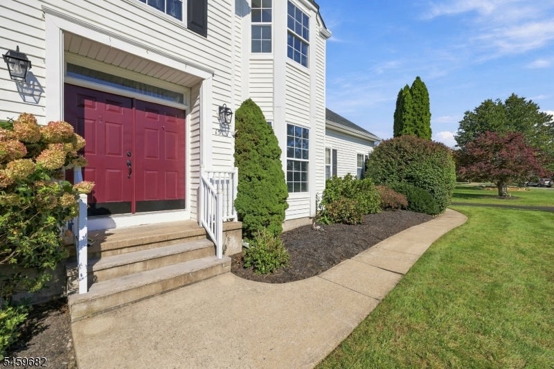 15 Canterbury Ln