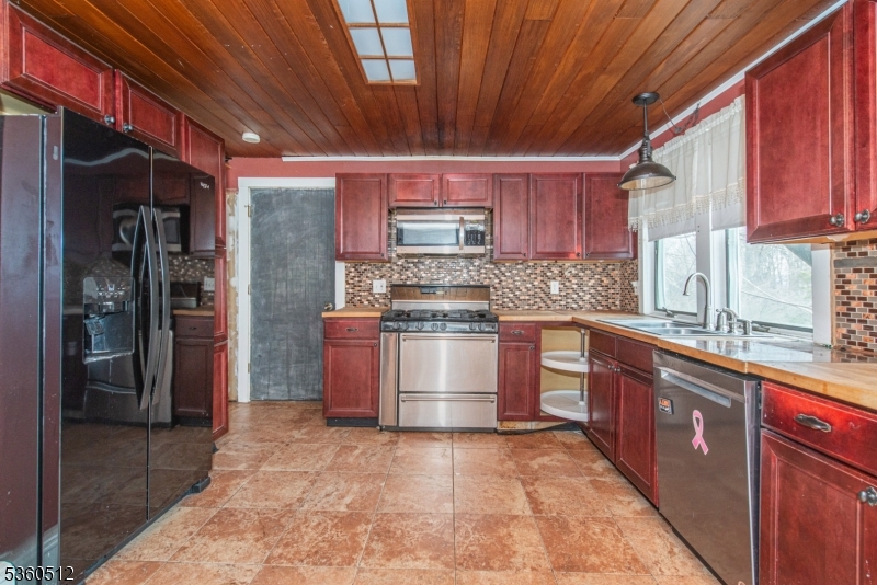 98 Asbury Rd