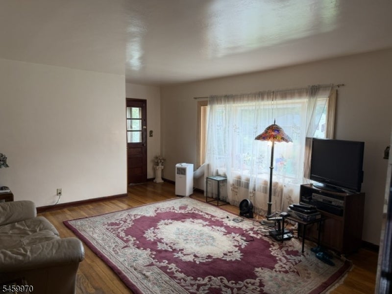 290 Jensen Ave