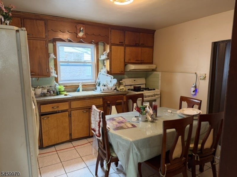 290 Jensen Ave