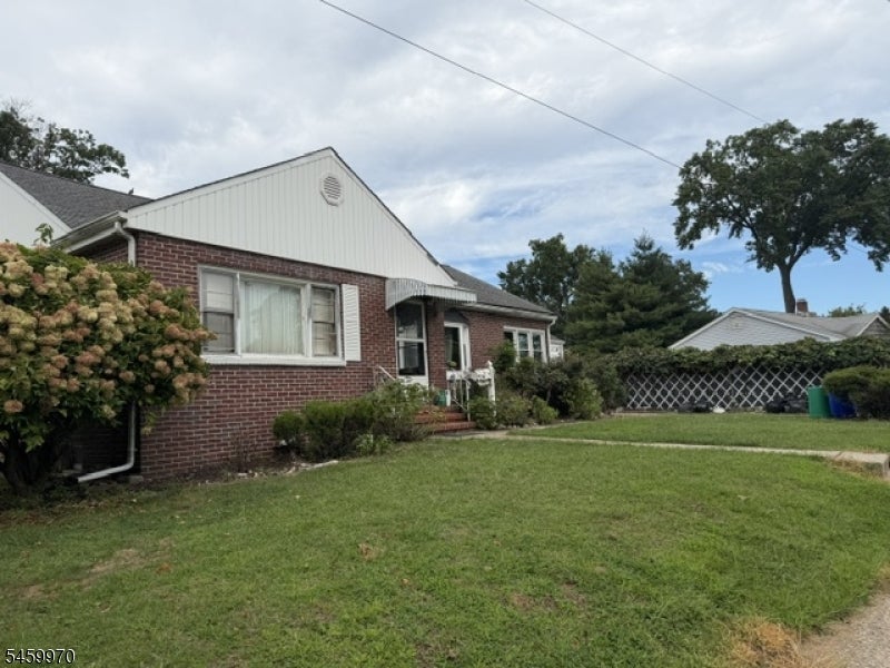 290 Jensen Ave