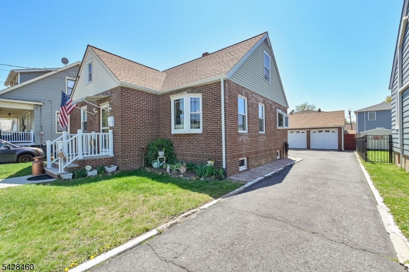 608 Nassau St