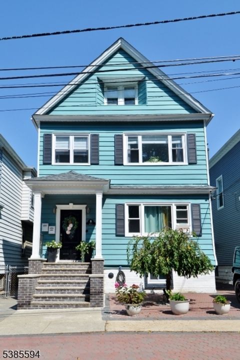 187 W 48Th St Bayonne City NJ 07002