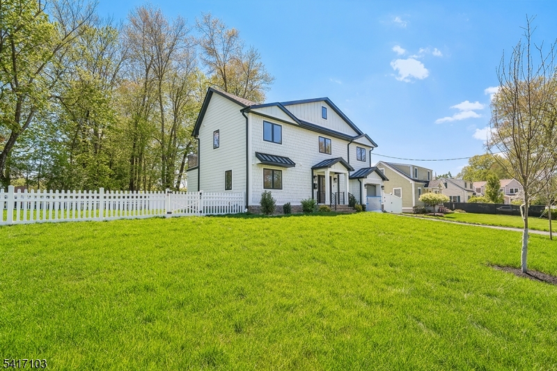 4 Holmes Ave