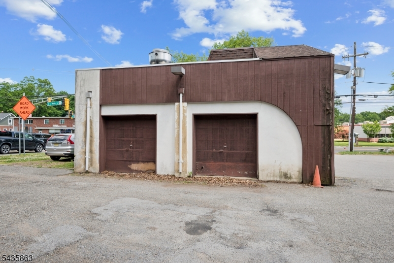 383 E Main St
