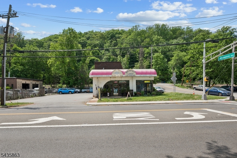 383 E Main St