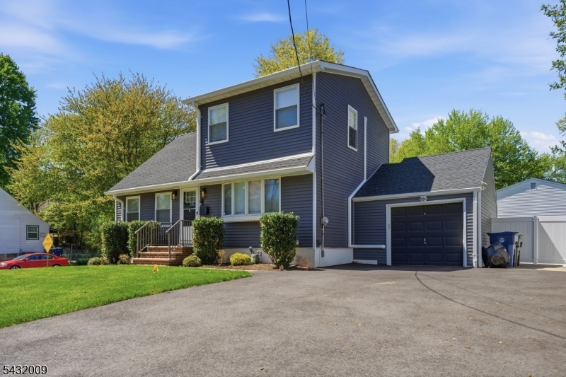 115 La Grande Avenue