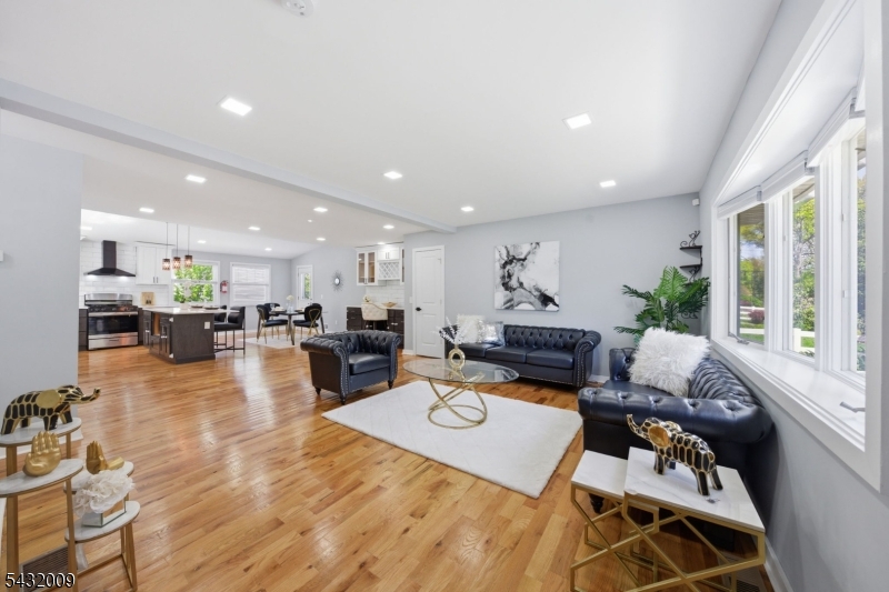 115 La Grande Avenue