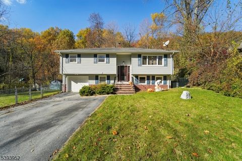 Photo of 5 Zinnia Dr, Vernon, NJ 07418 (MLS # 3995518)