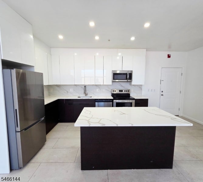 30 Howe Ave 305