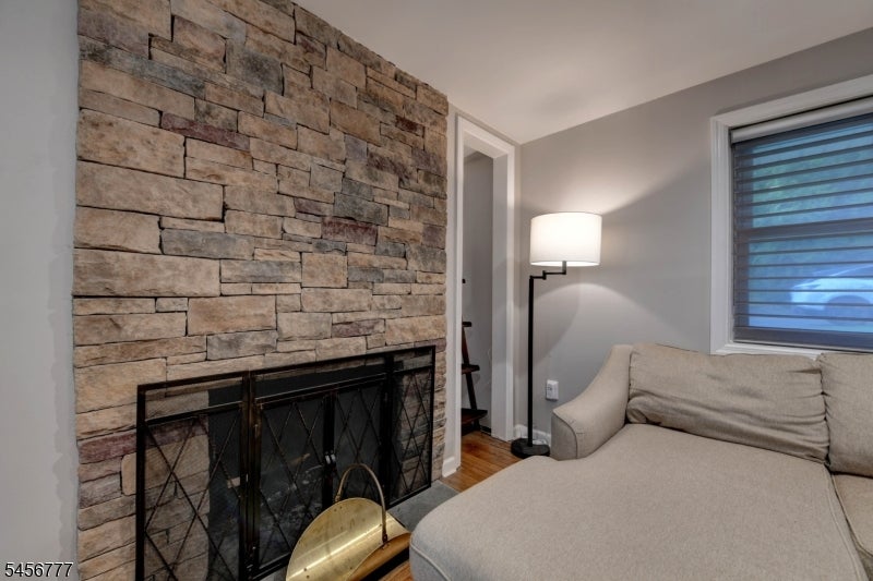 37 White Meadow Rd