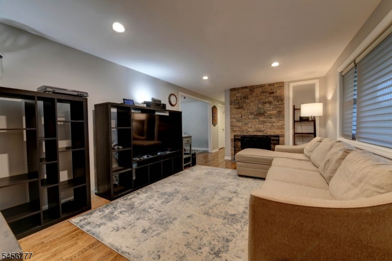 37 White Meadow Rd