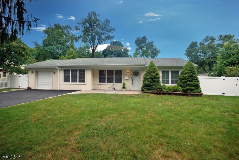 2 Woodlawn Ave