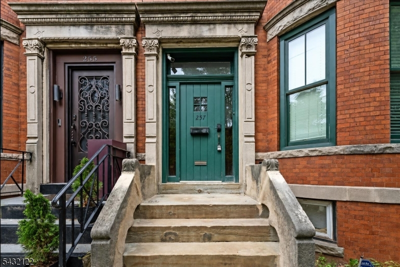 257 Woodlawn Ave