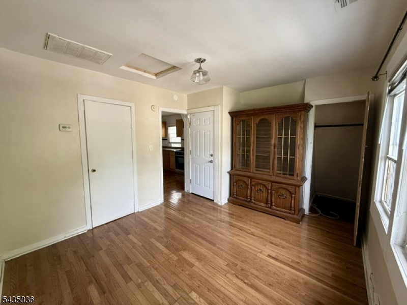 305-307 Sanford Ave 3
