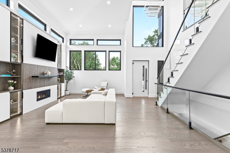 6 Melrose Dr