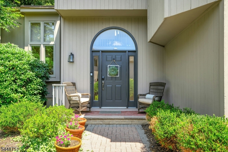14 Robinhood Dr
