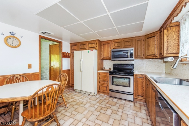 103 Mountain Rd