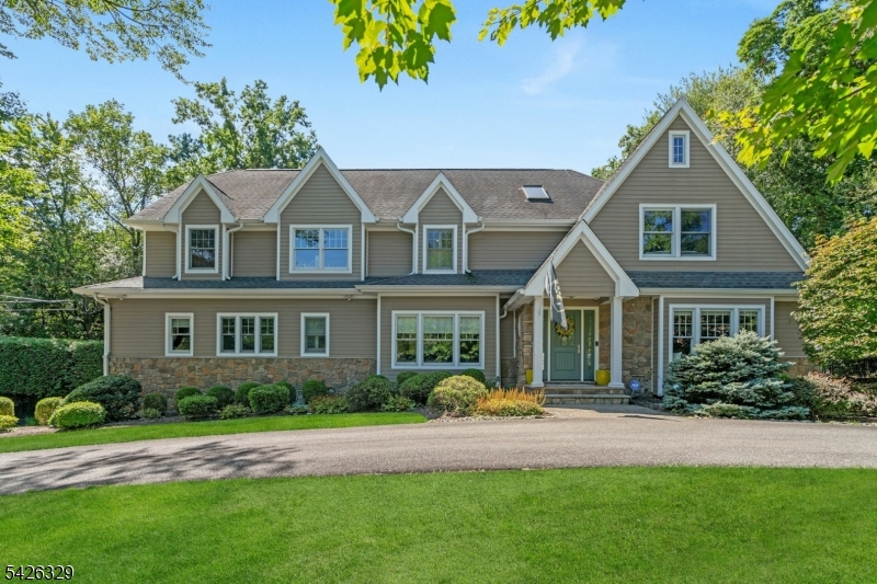 7 Deerhill Dr