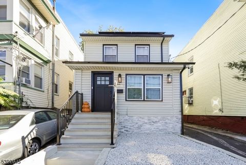 Photo of 170 Clinton Pl, Newark, NJ 07112 (MLS # 3994570)