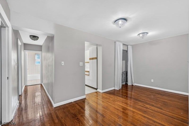 19-31 Lyons Ave 204