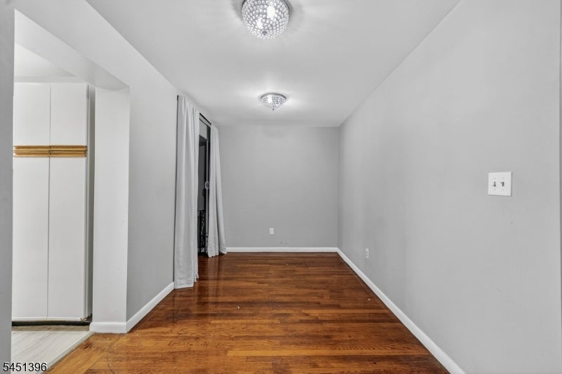 19-31 Lyons Ave 204