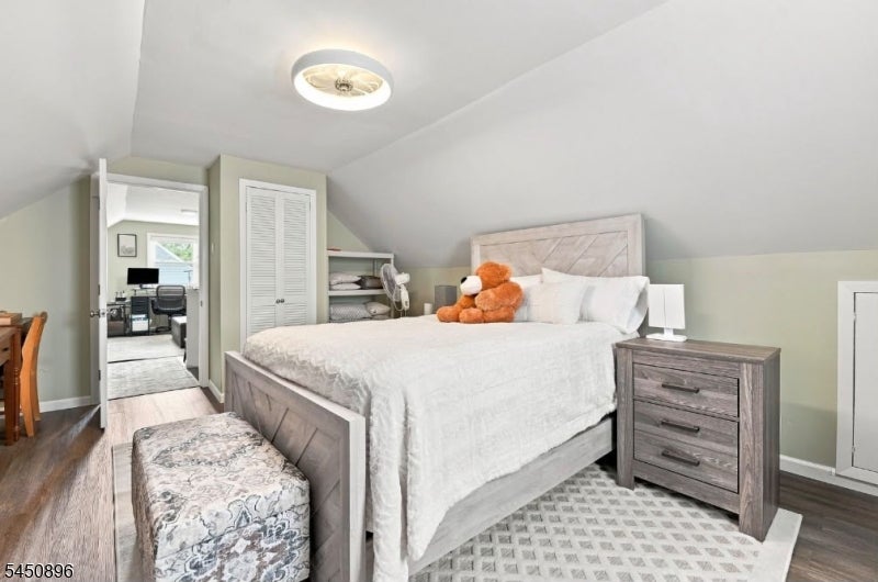 1204 Wheatsheaf Rd