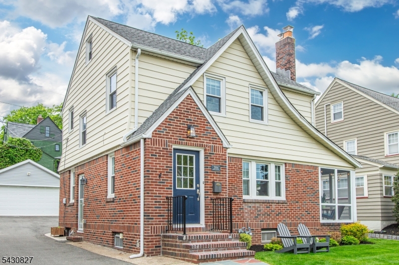 384 Essex Ave