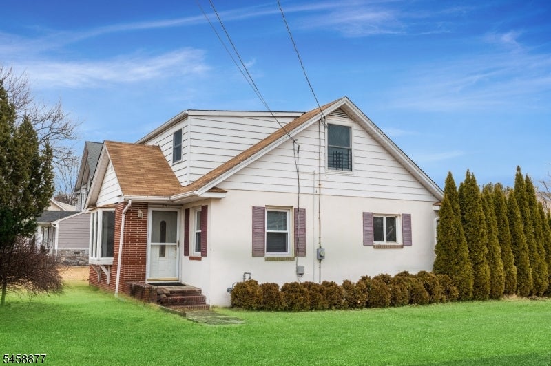 24 Morris Ave