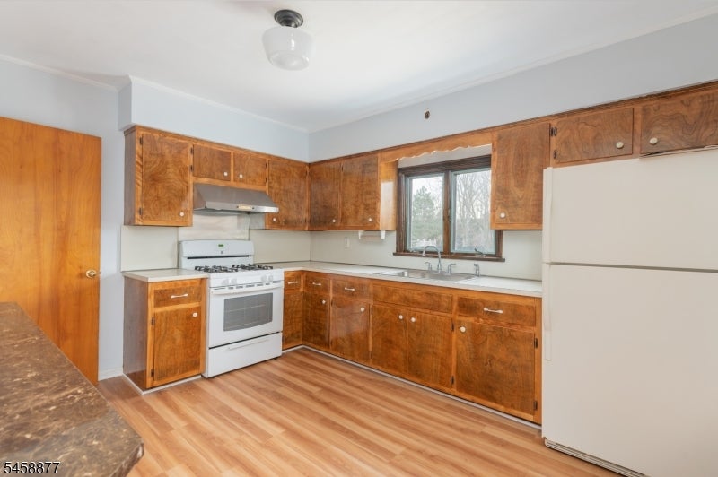 24 Morris Ave
