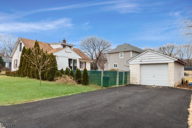 24 Morris Ave
