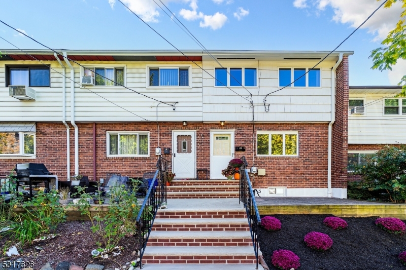 41 Edgewater Pl
