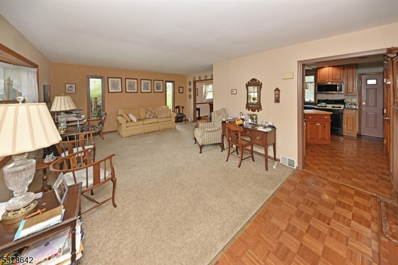 89 Circle Dr