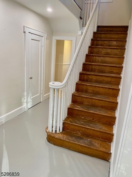 136 Centre Street South