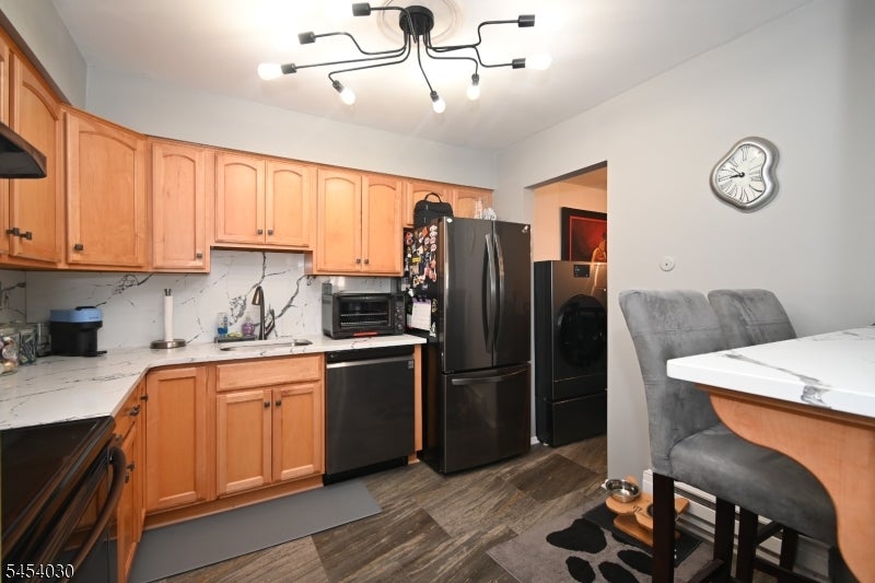 808 Eves Dr 2M