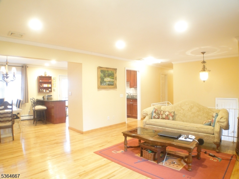 28 Forest Pl