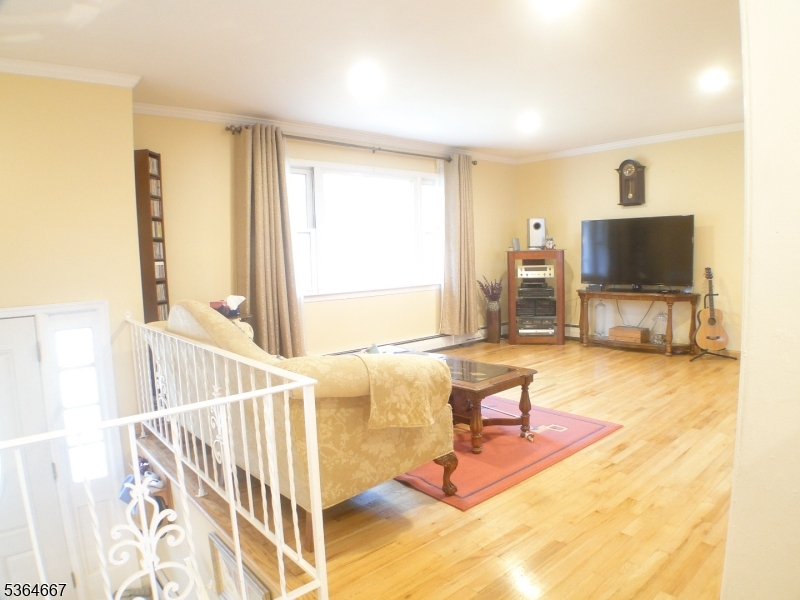 28 Forest Pl