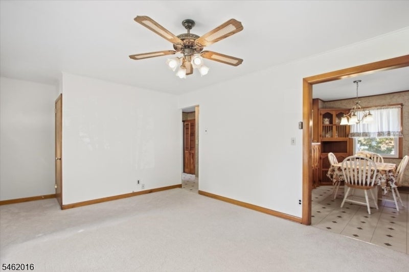 16 Sandra Ln