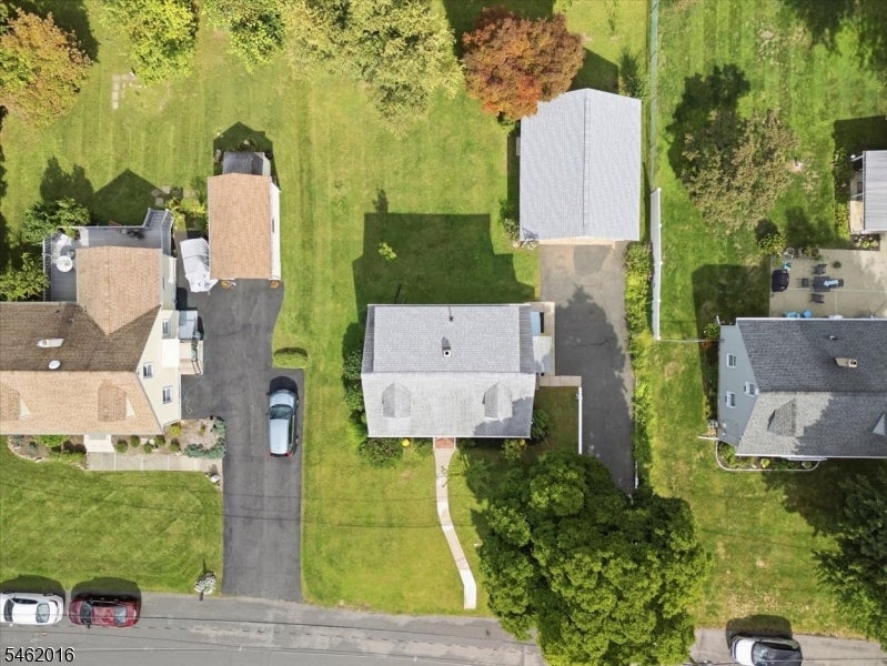 16 Sandra Ln