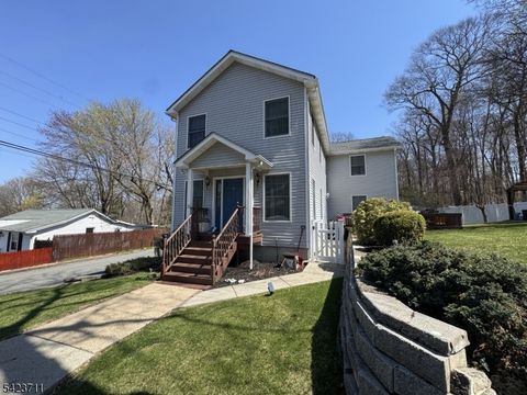 33 Woodsedge Ave Mount Olive Twp. NJ 07828