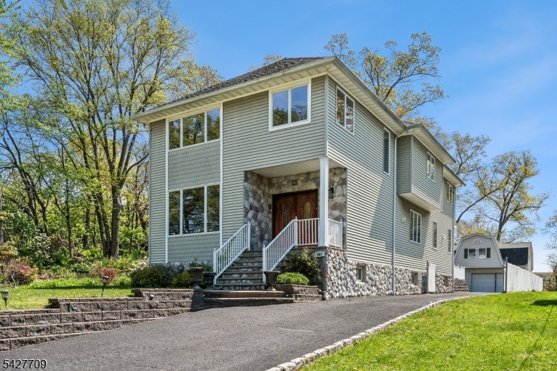 567 Mountain Ave