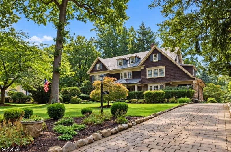 105 Rensselaer Rd